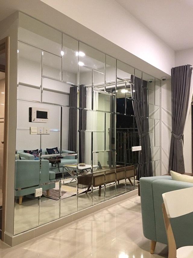 Mẫu gương dán tường được nhiều người yêu thích Mẫu gương dán tường được nhiều người yêu thích